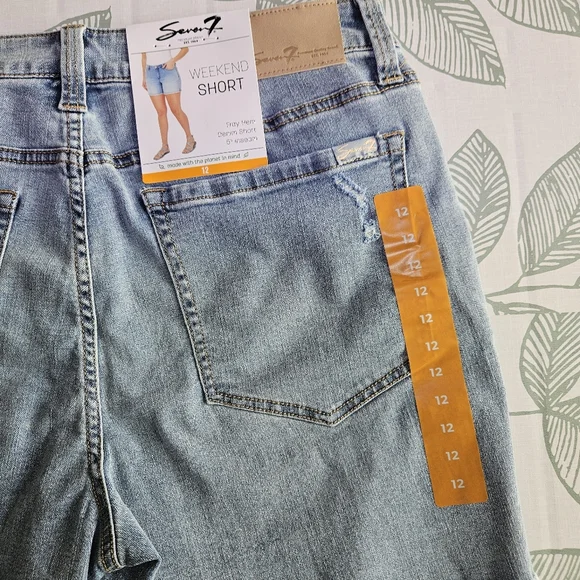 NWT!!! Seven7 Weekend Short Denim Women's Shorts Size 12 / 5" Inseam - Picture 5 of 7